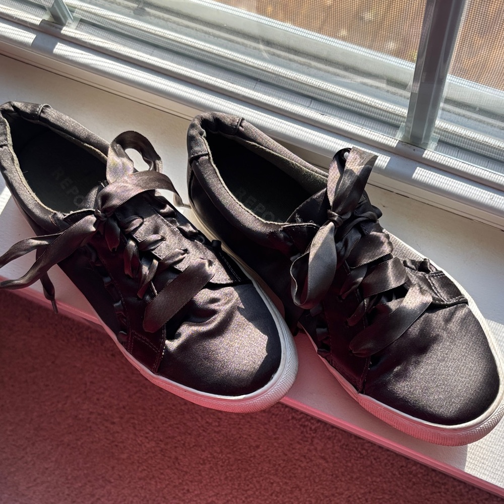 Report  Black Women's Sneakers